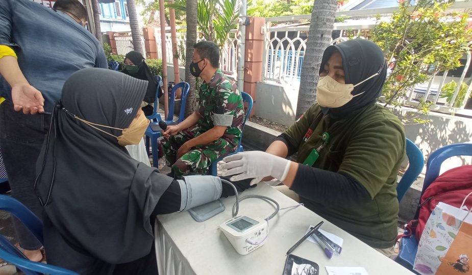 Pelaksanaan Vaksin Booster atau Vaksin Dosis Ketiga yang diadakan pada Minggu (10/4) di Halaman Masjid LDII Baiturrahman, Sidonipah.