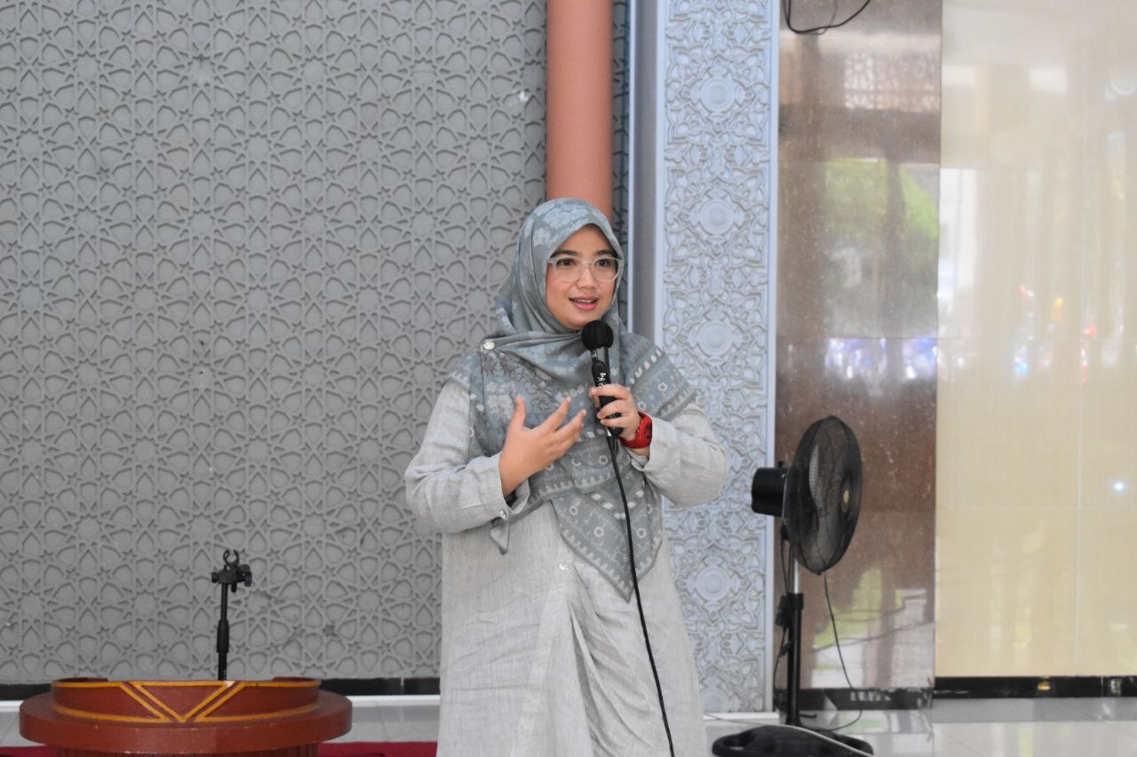 Seminar Parenting "Ibu adalah Madrasah Pertama bagi Anak" pada Minggu (2/10) di Masjid Miftahul Jannah, Ploso, Surabaya.