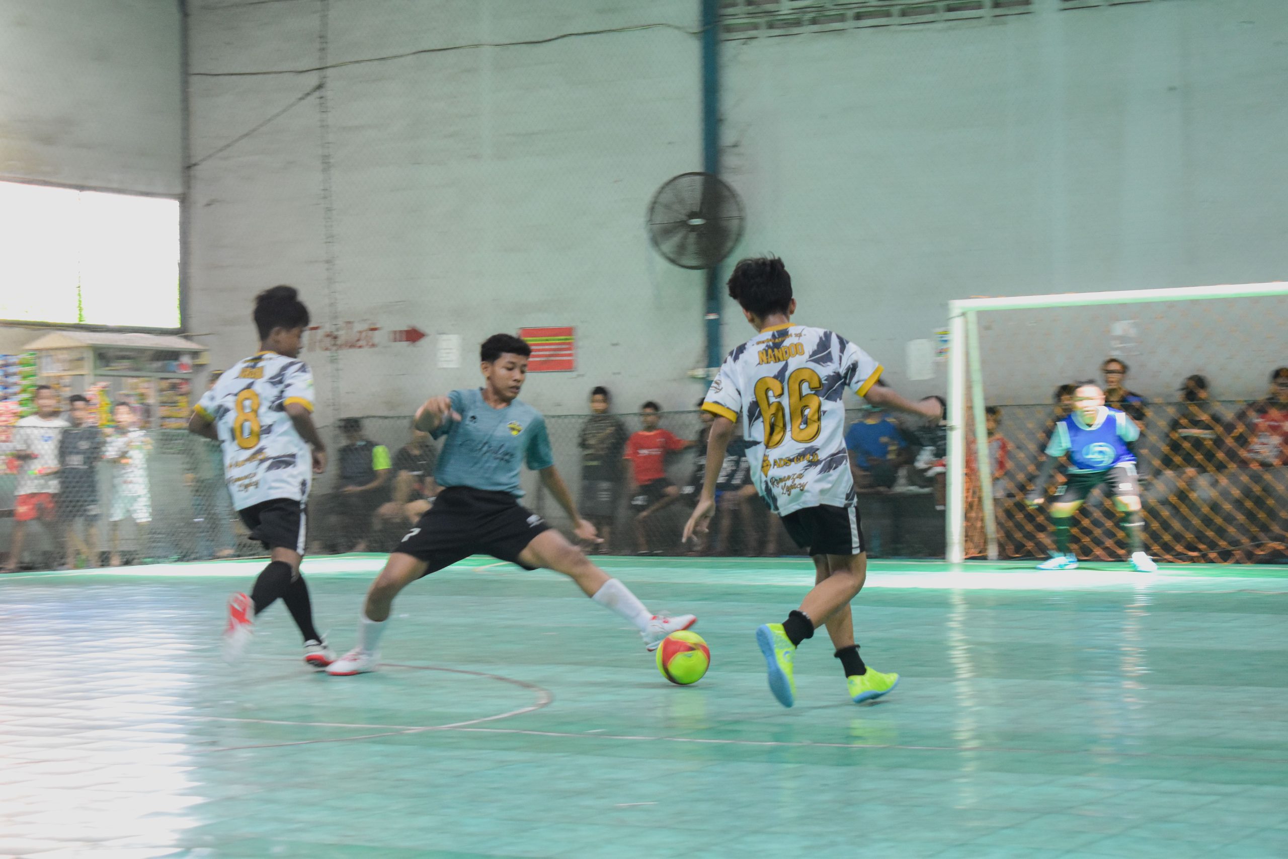 Pembina Penggerak Generasi Penerus (PPG) Surabaya cetak generasi militan yang ahli sepak bola dan berprestasi melalui Liga Futsal U-15, pada Minggu (2012) di Lapangan Jojoran, Surabaya.