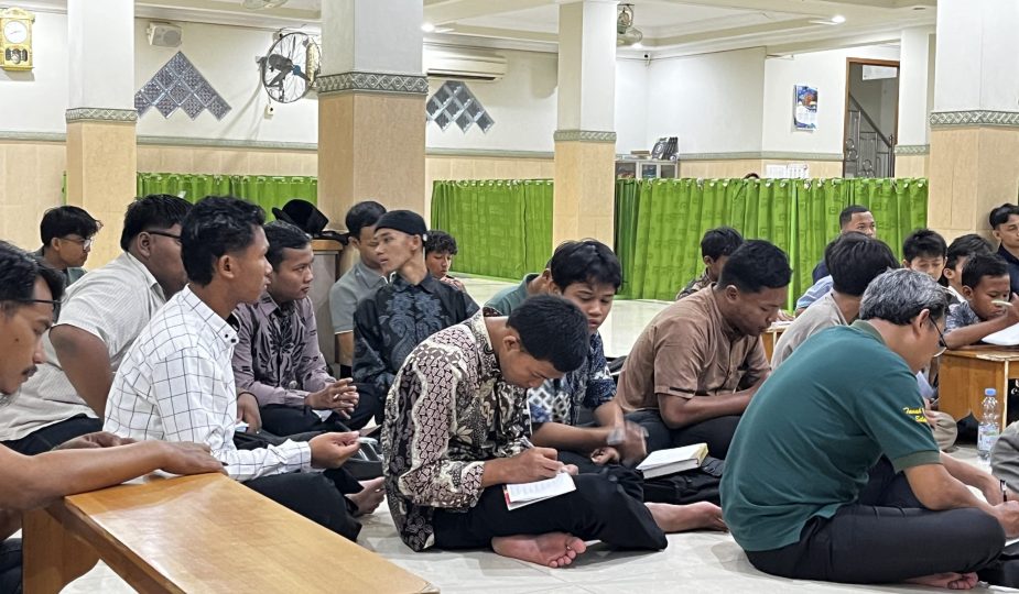 Remaja PC LDII Kenjeran menyelenggarakan Pengajian Akhir Tahun bertajuk SETAN GENTAYANGAN