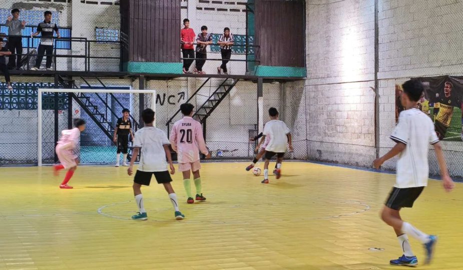 Remaja LDII Surabaya menggelar Turnamen Futsal Tingkat SMP pada Minggu (8/2) di Lapangan Top Score Futsal, Surabaya.